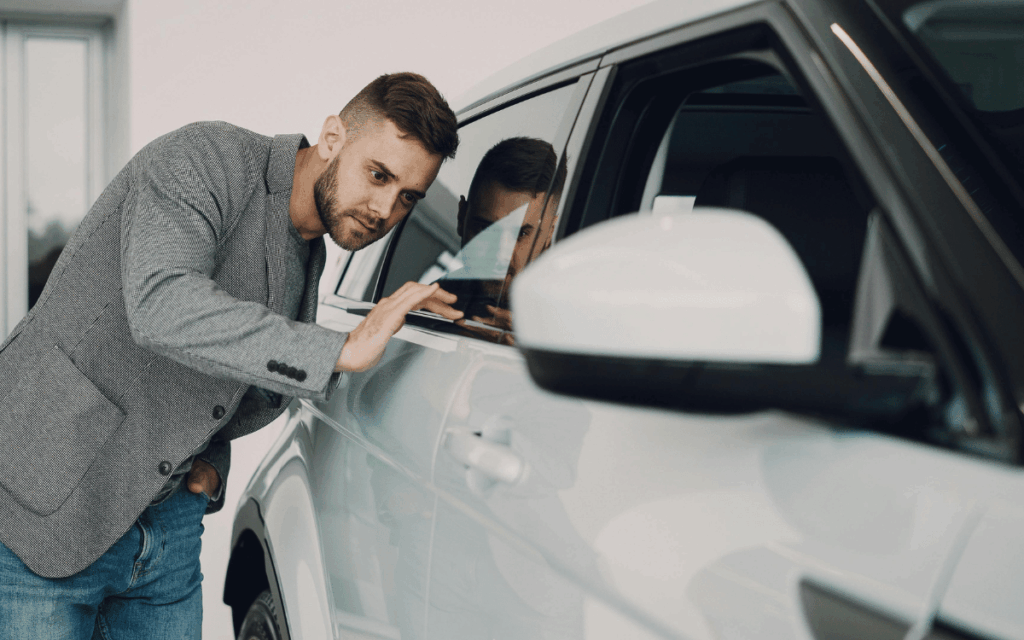 Coche de SEAT, uno de los fabricantes asequibles dentro del grupo VAG, con tecnología avanzada y eficiencia.